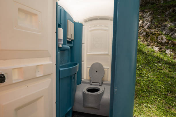 Best Portable bathroom rental  in Burton, OH
